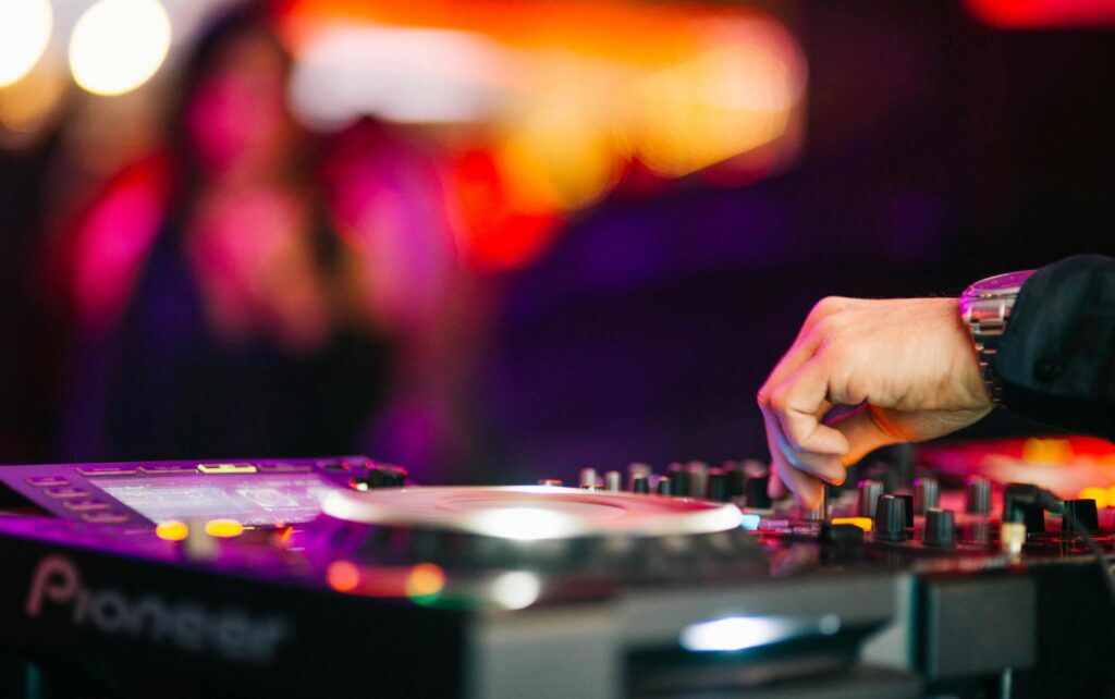 dj on decks 02