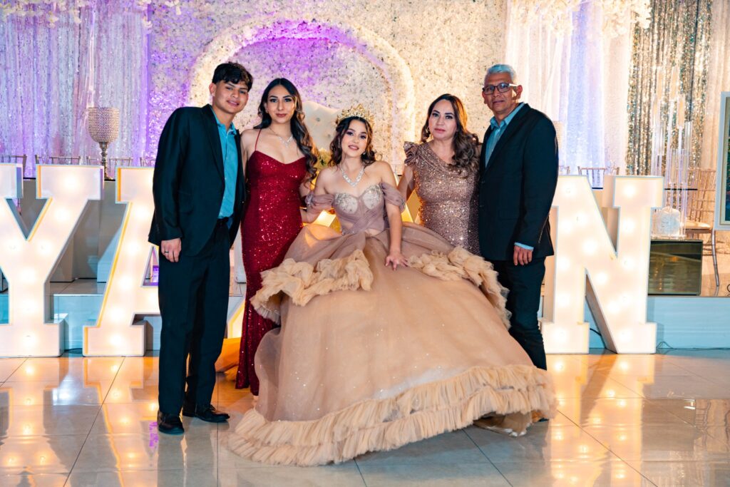 quinceanera family pic 01