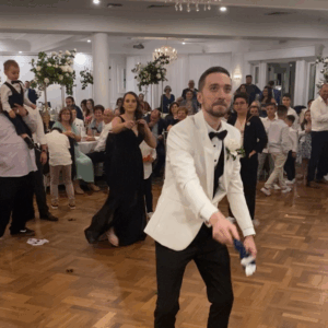 wedding rozanna&john garter toss 01 610x